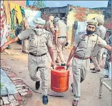  ?? BHARAT BHUSHAN/HT ?? Police recover the raw material used to produce spurious liquor n during a raid in Patiala on Saturday.