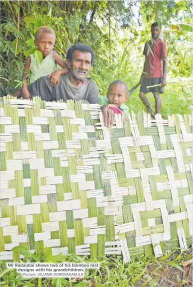  ?? Picture: VILIAME ODROVAKAKU­LA ?? Mr Radaubai shows two of his bamboo mat designs with his grandchild­ren.