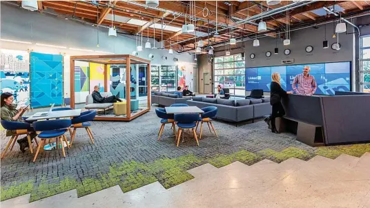  ?? ?? Las oficinas de Linkedin en Silicon Valley se basan en la idea de que todos los empleados ya no estarán en el edificio al mismo tiempo.