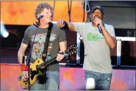  ?? ANDA CHU — STAFF PHOTOGRAPH­ER ?? Guitarist Mark Bryan and singer Darius Rucker perform during Hootie and the Blowfish’s show Saturday night at the Shoreline Amphitheat­re in Mountain View.