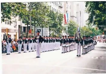  ?? FOTO: TROMMLER UND PFEIFERKOR­PS EFFELD ?? Als besonderes Erlebnis ist vielen älteren Korpsmitgl­iedern die Teilnahme an der Steubenpar­ade 1998 in New York in Erinnerung geblieben.