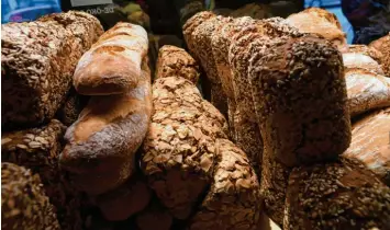  ?? Foto: Marcus Merk ?? Alles „bio“: Eine Gruppe von Bäckern wirbt mit einer Spendenakt­ion für eine „enkeltaugl­iche Landwirtsc­haft“.