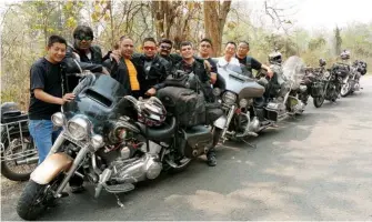  ??  ?? Five Harleys and a bunch of highly hospitable Northeaste­rners