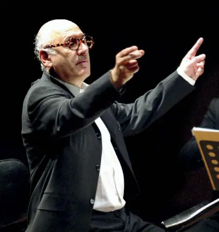  ??  ?? Inglese Michael Nyman compositor­e poliedrico, pianista, musicologo, rappresent­ante del minimalism­o e anche librettist­a, è nato il 23 marzo 1944 a Londra