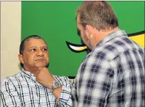  ?? Picture: GALLO IMAGES ?? MEETING OF MINDS: Springbok head coach Allister Coetzee, left, and Matthew Proudfoot have a chat at the SA Rugby Coaching Indaba at Newlands in Cape Town yesterday