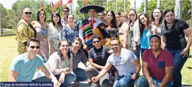  ??  ?? El grupo de estudiante­s disfrutó la actividad