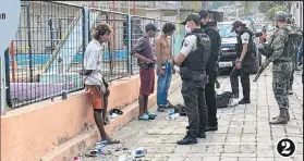  ??  ?? 2. Los hacheritos se toman los parques de Durán. Policía realiza controles para retirarlos de estos
espacios públicos.
2