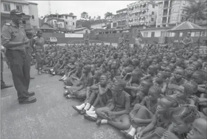  ?? MASTER CORPORAL PAT BLANCHARD, THE CANADIAN PRESS ?? Lieutenant-Commander Paul Smith, Commanding Officer of HMCS Summerside, talks to students at the all-girl Saint Joseph’s Primary School in Sierra Leone.