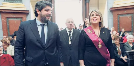  ?? LA RAZÓN ?? El presidente regional, Fernando López Miras, junto a la alcaldesa de Cartagena, Noelia Arroyo, en la ofrenda a la Virgen de la Caridad