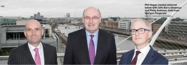  ?? PHOTO: IAIN WHITE FENNELL ?? Phil Hogan (centre) pictured below with (left) Barry Devereux and Philip Andrews, both from McCann Fitzgerald