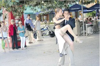  ?? PHOTOS: MARTHA LOWRIE ?? Wherever you find people in Buenos Aires, you will find tango dancers among them.