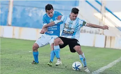  ?? (RAMIRO PEREYRA) ?? Olocco y Mafini. El capitán académico, ante el central celeste. Fue 0-0 y el viernes habrá revancha.