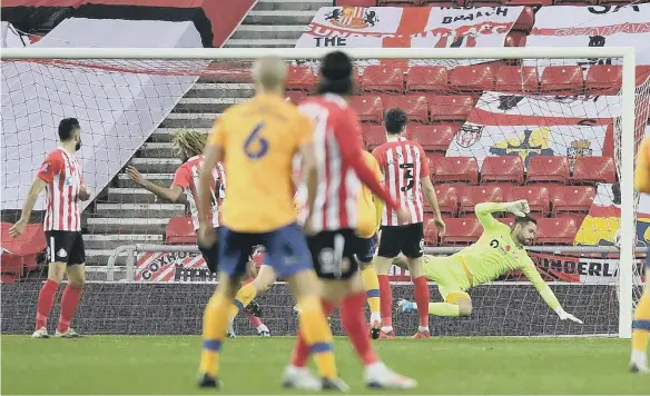  ?? ?? Mansfield Town take the lad at the Stadium of Light last year.