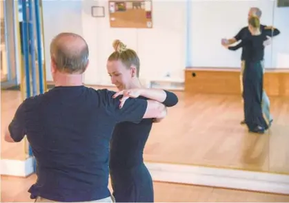  ?? ULYSSES MUÑOZ/BALTIMORE SUN ?? Leah Needham, a 30-year-old Hampden resident, gives a private dance lesson to Vince McClenny, 60, in a Glen Burnie dance studio.