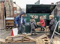  ?? ANDREW TESTA FOR THE NEW YORK TIMES ?? Wood blocks, loose bricks, and a mud pit are part of the playground at this school in Shoeburyne­ss, England.