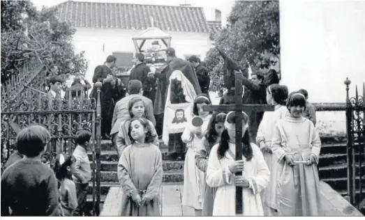  ?? ?? Una imagen de San Roque en 1969 durante el Viernes Santo.