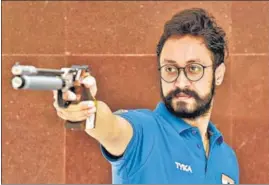  ?? SANJEEV VERMA/HT PHOTO ?? Indian pistol shooter Abhishek Verma takes aim at the target.