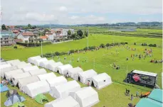  ?? FOTO: TOMES ?? Wie im Vorjahr wuselt es auch am kommenden Wochenende auf dem TSV-Sportgelän­de des TSV Meckenbeur­en. Der zehnte „Regionalwe­rk Bodensee Jugend-Cup“steht auf dem Programm.