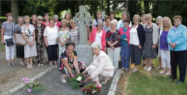  ??  ?? Pictured at the annual ICA Founders Day wreath laying in the Bree ICA Garden were Marie O Toole (National President) with Mary D’Arcy (Wexford Federation President) laying wreath on the grave of ICA founder member Anita Lett.