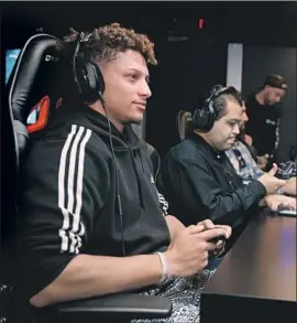  ?? Randy Shropshire Getty Images ?? CHIEFS QUARTERBAC­K Patrick Mahomes, left, and Times columnist Arash Markazi battle during a game of the new “Call of Duty” in Santa Monica.