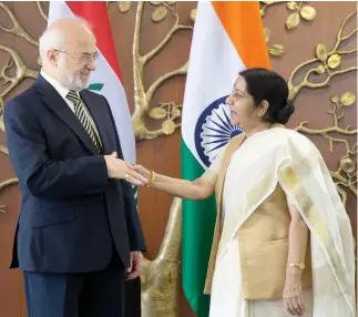  ??  ?? Indian Foreign Minister Sushma Swaraj, right, shakes hands with her Iraqi counterpar­t Ibrahim Al-Jaafari in New Delhi on Monday. (AP)