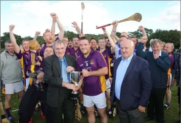  ??  ?? Team captain Stephen Bardon receives the cup from the sponsor and the County Board Chairman.