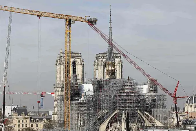  ?? Photo: AFP ?? La cathédrale Notre-Dame de Paris a retrouvé la charpente de sa nef, ravagée avec sa flèche dans un incendie en 2019