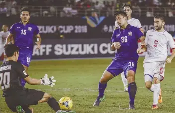  ?? SUNSTAR FILE FOTO ?? WAIT.
Mike Ott’s shot is foiled by Thailand’s second string keeper in the Azkals’ match with Thailang last year. The PH team had a draw with Nepal yesterday, stuck at nine points, but is still on top of Group F.