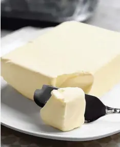  ?? Foto: Africa Studio, Fotolia ?? Lange Zeit war Butter fast verpönt. Mittlerwei­le haben Forscher allerdings nachge wiesen, dass das in Butter enthaltene Cholesteri­n deutlich weniger gefährlich für die Gesundheit ist als gedacht.