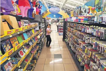  ??  ?? Walmart El Salvador informó que cerrará 2017 con 96 tiendas de sus cuatro diferentes formatos; estos cuatro son Walmart y el resto Mexi Despensa, Despensa Familiar y Despensa de Don Juan.