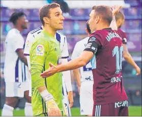  ?? FOTO: EFE ?? Masip y Aspas, protagonis­tas del duelo El portero le hizo una parada determinan­te