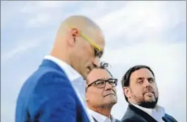  ?? ÀLEX GARCIA ?? Mas y Junqueras observan a Romeva durante su discurso