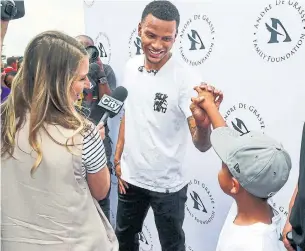  ?? ANDREW FRANCIS WALLACE/TORONTO STAR ?? Andre De Grasse — who returns to Diamond League competitio­n in July — gets a high-five from 6-year-old Jaxon Bella-Long at Thursday’s launch of his charitable foundation.