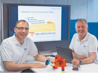  ?? FOTO: HOCHSCHULE AALEN / SASKIA STÜVEN-KAZI ?? Ausgezeich­nete Lehre: Professor Peter Eichinger und Professor Bernhard Höfig sind die diesjährig­en Träger des Landeslehr­preises.