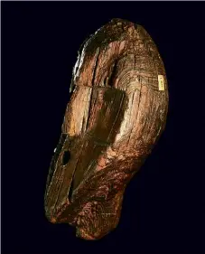  ??  ?? LEFT: One of the faces of the Shigir Idol.