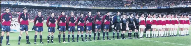  ??  ?? DERROTA EN MESTALLA. La primera vez que España y Crocia se enfrentaro­n en territorio español, en 1994, el triunfo cayó de lado balcánico (0-2). Marcaron Prosinecki y Suker.