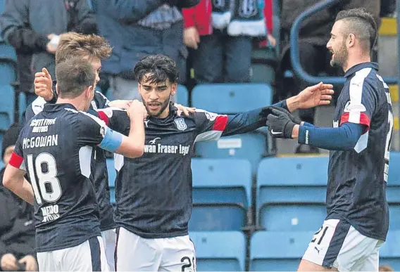  ??  ?? Faissal El Bakhtaoui celebrates opening the scoring against St Johnstone with team-mates Paul McGowan, Craig Wighton and Marcus Haber.