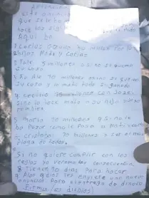  ??  ?? El escrito que fue hallado por la madre de la joven raptada por quien dicen es su expareja. En el papel están escritas sumas de dinero por cada miembro de la familia y también amenazas de muerte.