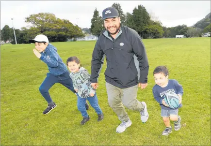  ?? PHOTO / MICHAEL CUNNINGHAM ?? Haami Phillips with sons Harlem Horsfall, 10, Tukairangi Phillips, 5, and Kiwa Phillips, 3, enjoying quality time playing rugby.