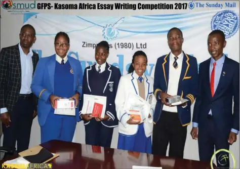  ??  ?? The four winners pose with the Sunday Mail Bridge’s Charles Mushinga (far left) and GFPS-Kasoma Africa Coordinato­r Fungayi Sox (far right)