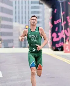  ?? ?? BIG ACHIEVEMEN­T: Gqeberha-born Jamie Riddle continued his impressive early season form when he tore up the streets of Los Angeles to claim victory in the Herbalife 24 Triathlon LA held at the weekend