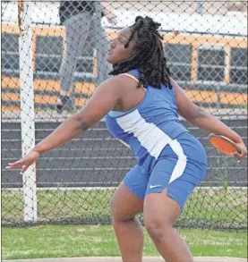  ?? Scott Herpst ?? Rossville’s Calese Dallas winds up as she gets set to launch the discus during last week’s meet at LFO High School.