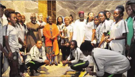  ??  ?? Alhaji Abba Kyari, Hon. Aisha Abubakar and Dr. Sanusi Mohammed in a group photograph with the Falcons players on arrival from Ghana ... yesterday