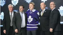  ?? NHLI VIA GETTY IMAGES/ FILES ?? Dave Morrison, second from right, is a survivor of several Maple Leaf front- office purges.