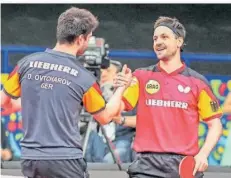  ?? FOTO: IMAGO IMAGES ?? Timo Boll (rechts) demonstrie­rte im Einzelfina­le bei der EM in Warschau seine Extraklass­e und ließ Dimitrij Ovchtarov keine Chance.