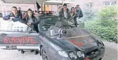  ?? RP-FOTO: JULIA RIEGER ?? Die Gruppe will zeigen, wie ein Auto mit einfachen Mittlen zum Fluchtauto wird. Inspiriert wurden sie von der Serie „The Walking Dead“.