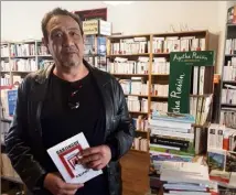  ?? (Photo B. D.) ?? Dans quelques jours, on pourra trouver le livre fraîchemen­t publié de Gérard Keiff, à la librairie Papiers collés.