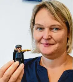  ?? Foto: Ronald Hummel ?? Christa Müller vom Evangelisc­hen Bildungswe­rk schätzt die vielen Facetten des Lu therjahrs bis hin zum Playmobil Luther.