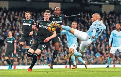  ?? RUSSELL CHEYNE / REUTERS ?? David Silva volleys home Manchester City’s 83rd-minute winner against West Ham United during their English Premier League match at Etihad Stadium in Manchester on Sunday. The host won 2-1.
