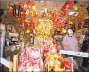  ?? Myung J. Chun Los Angeles Times ?? COUNTY OFFICIALS have characteri­zed the mask mandate as one of the most effective tools to slow the spread of the virus. Above, a shop in Chinatown.